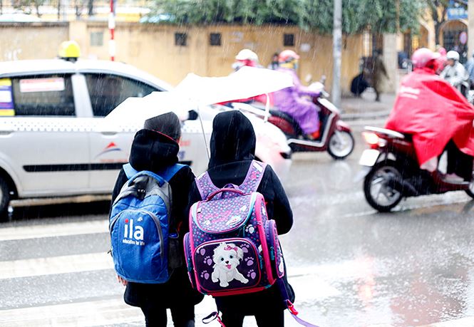 Hà Nội rét nhất từ đầu đông, cuộc sống người dân đảo lộn